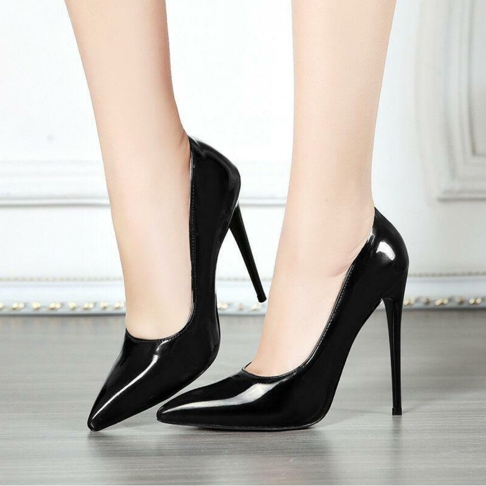🌼NWT Anne Michelle Glossy Black Heels
